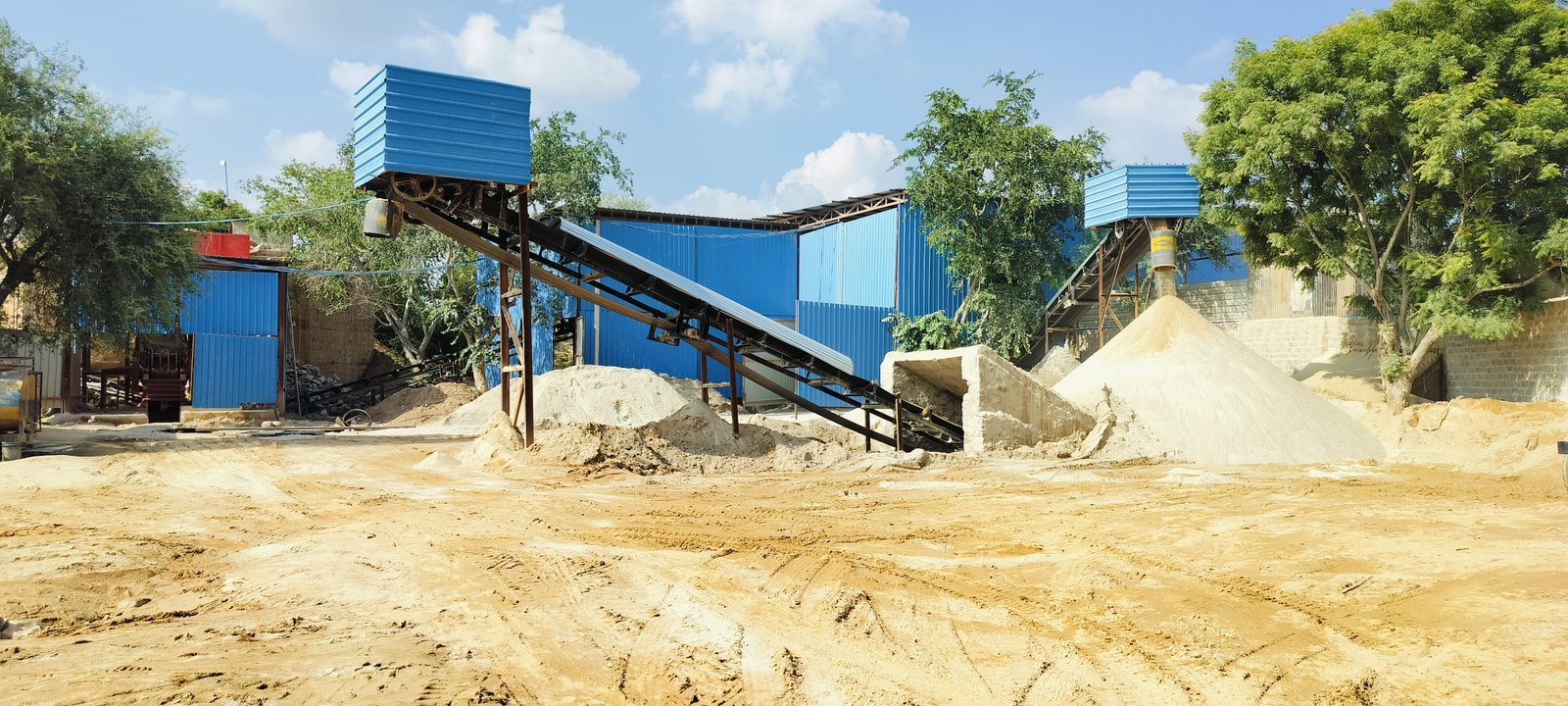 crushers manufacturers, Mobile crushers, mobile screens, dry classifiers, in india